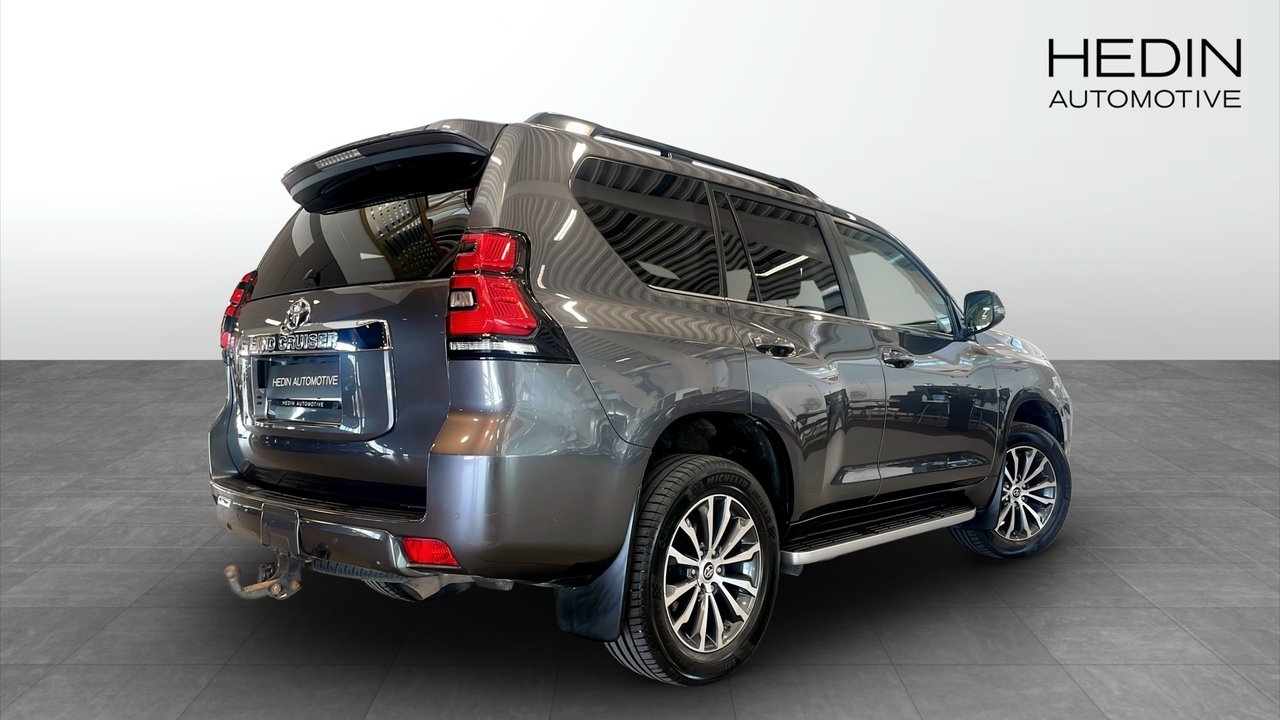 Toyota Land Cruiser 2018, bild 2/10