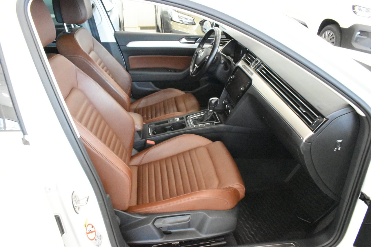 Volkswagen Passat 2019, bild 7/10
