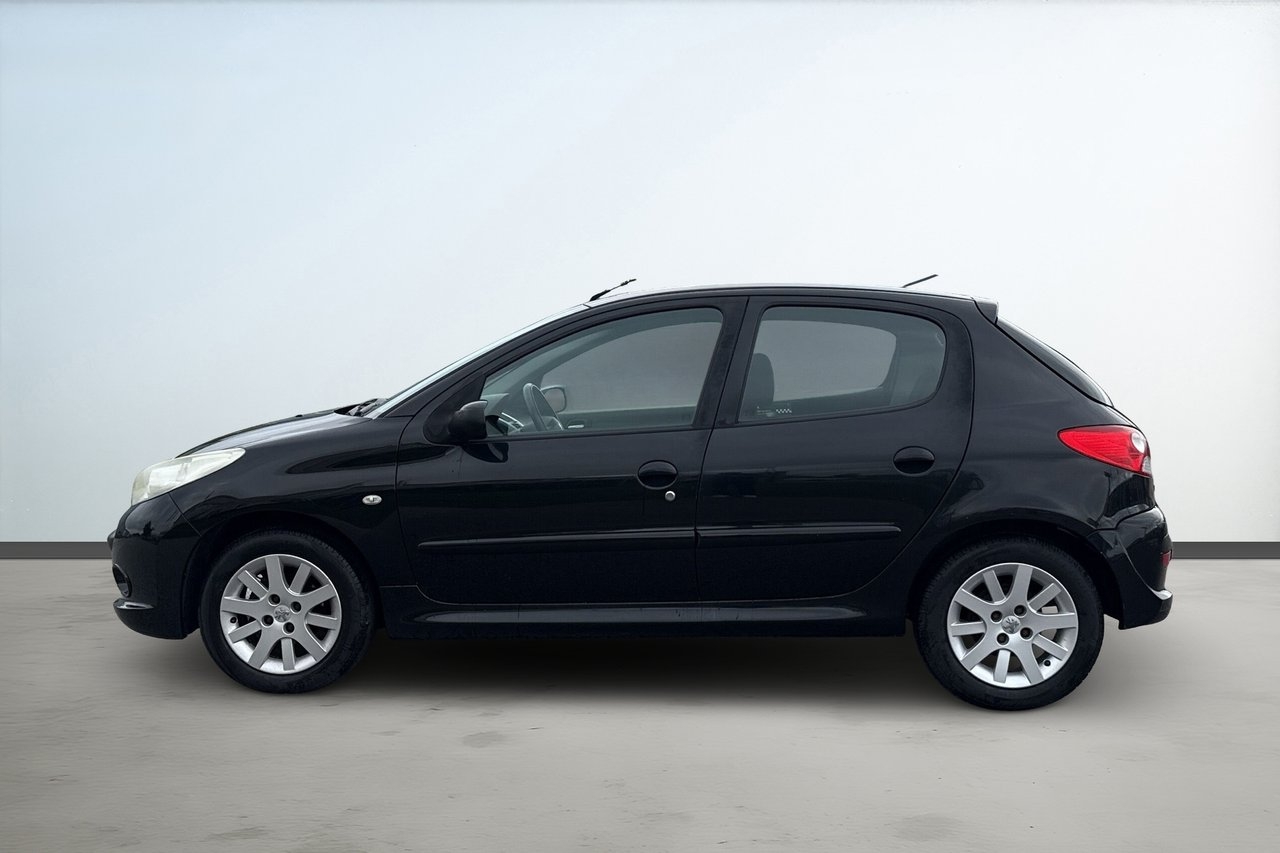 Peugeot 206+ 5-dörrars 2011, kuva 2/10