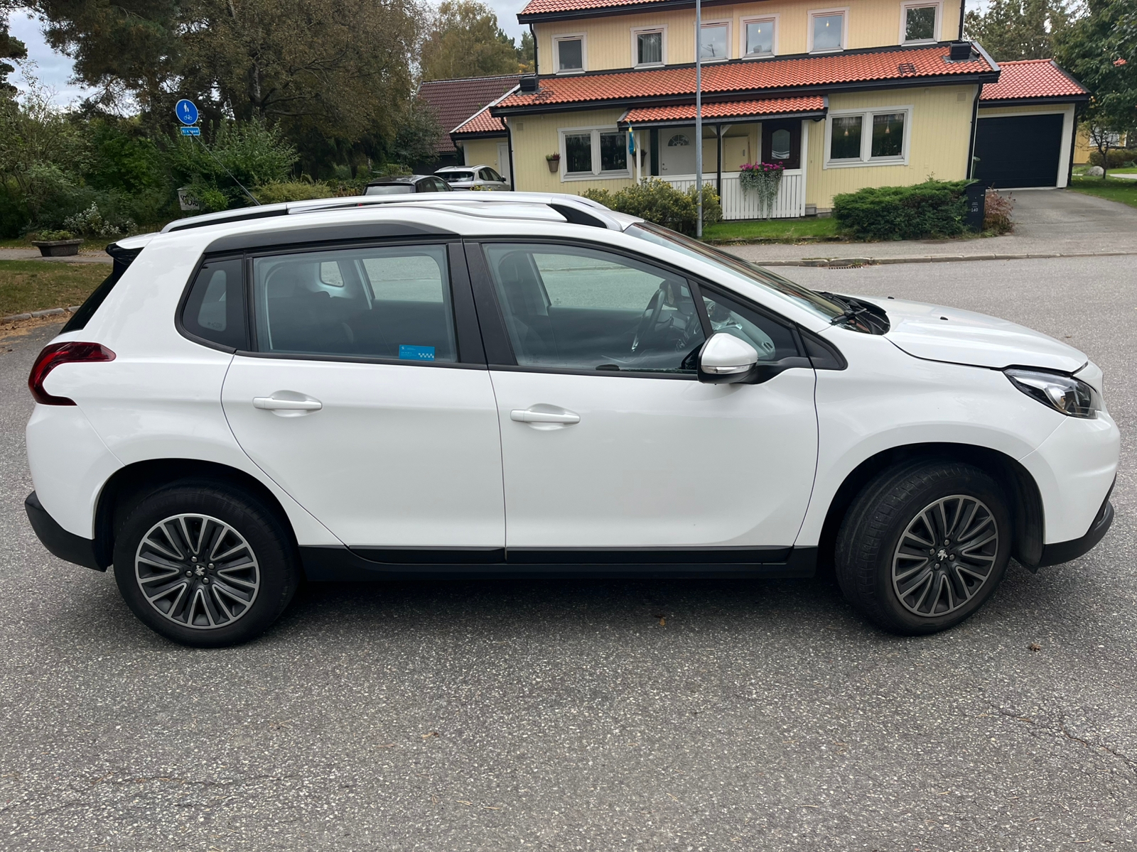 Peugeot 2008 1.2 PureTech 82 Manuell 2017, bild 4/10