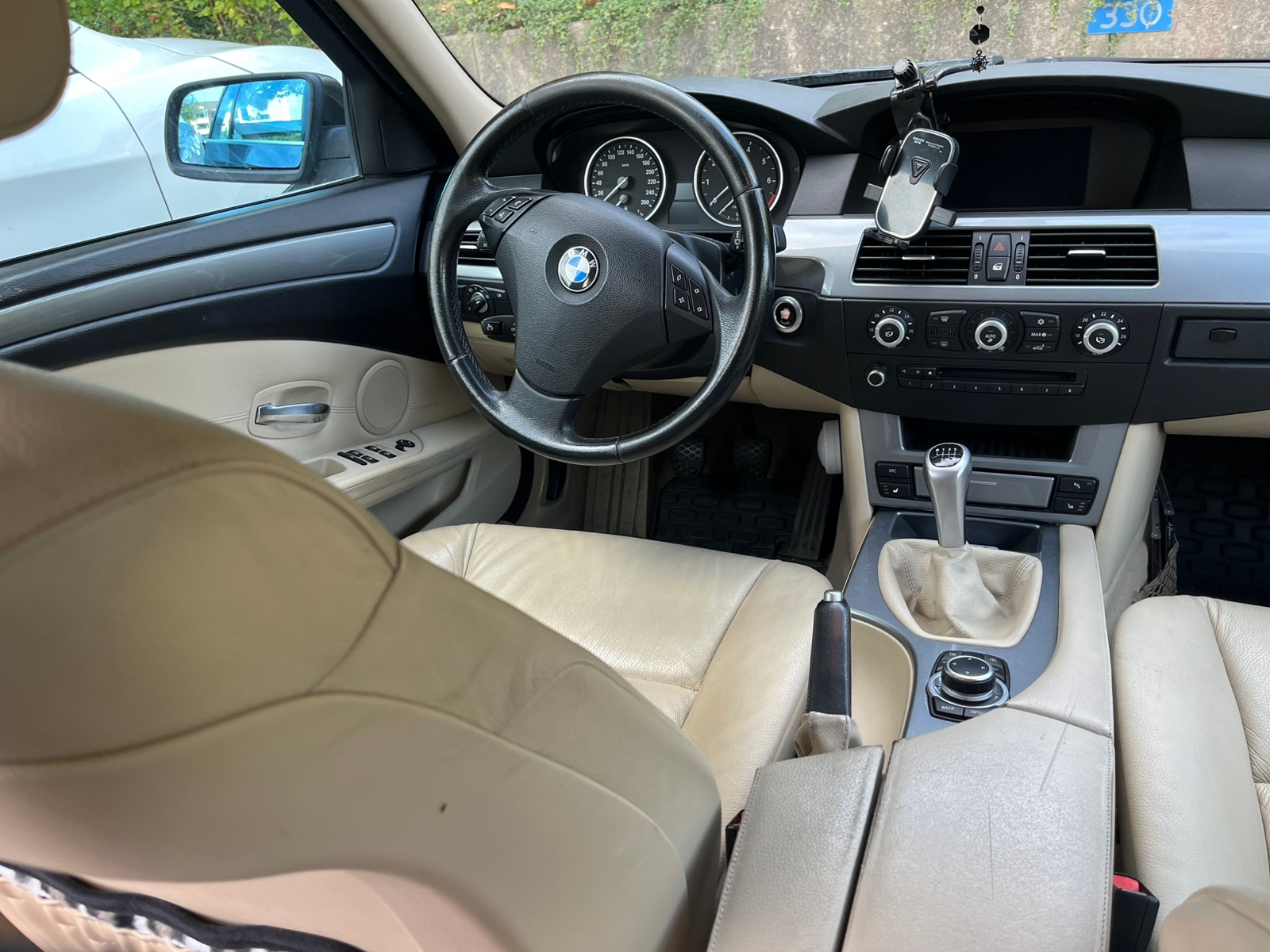 BMW 523 i Touring Manuell 2009, bild 2/2