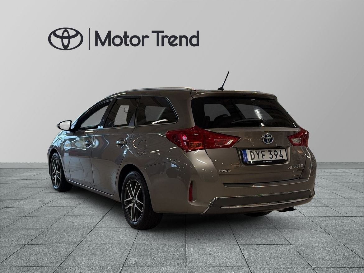 Toyota Auris 2015, bild 2/10