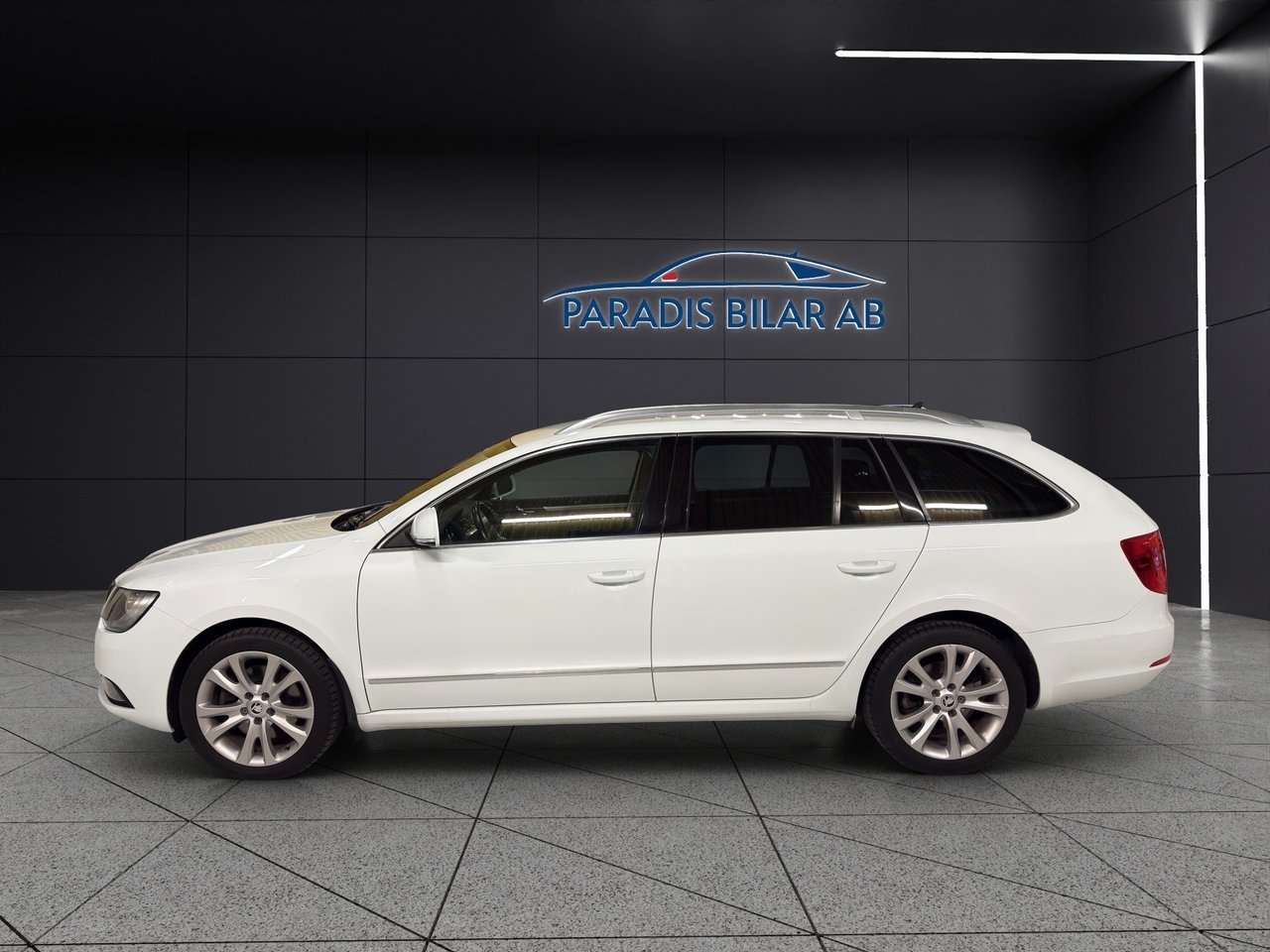 Skoda Superb 2015, kuva 2/10