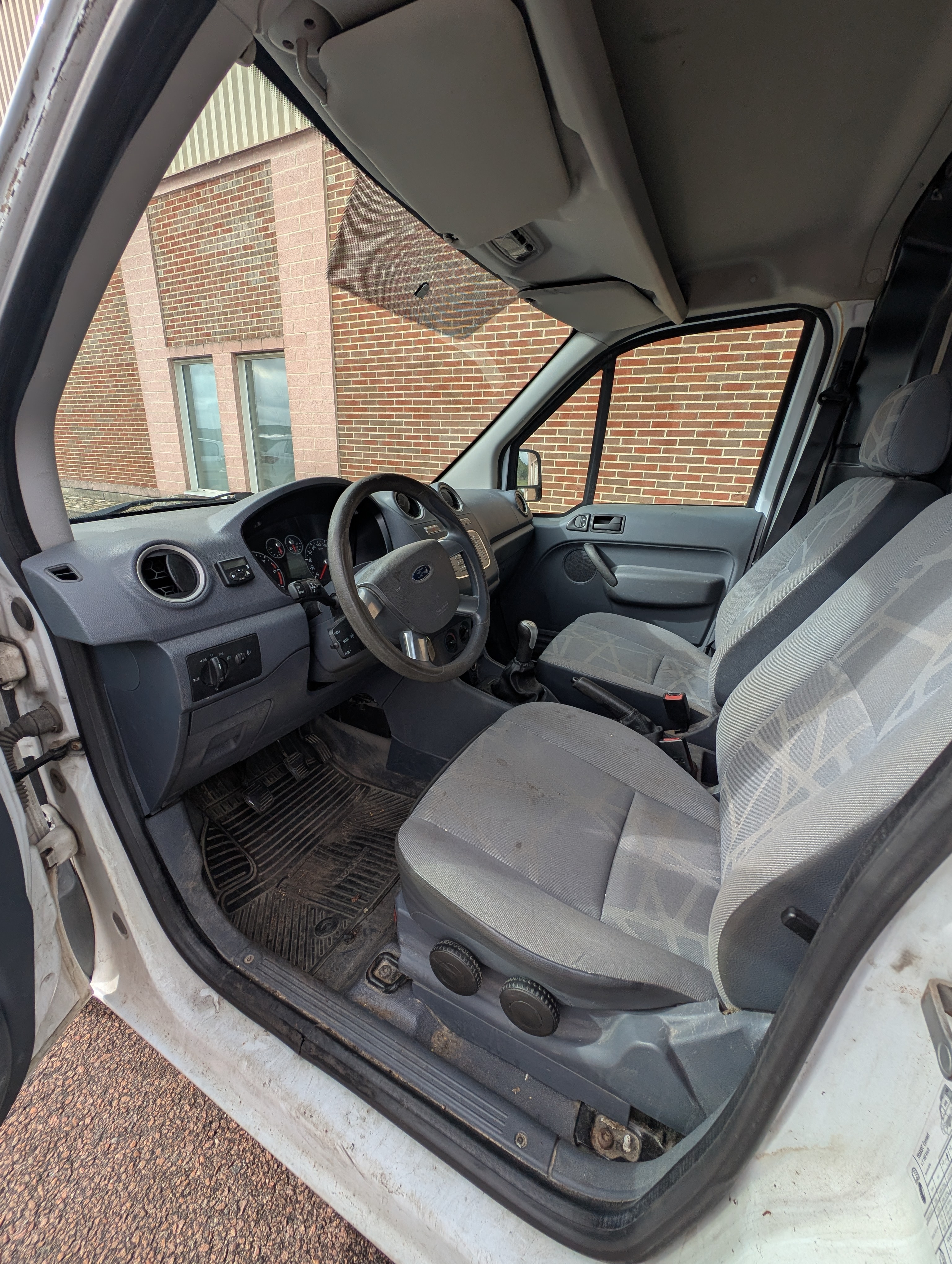 Ford Transit Connect 2010, photo 7/8