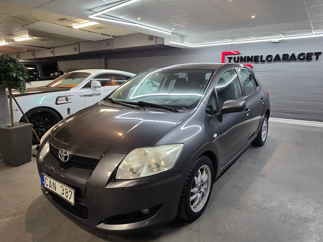 Toyota Auris 2008, bild 2/8