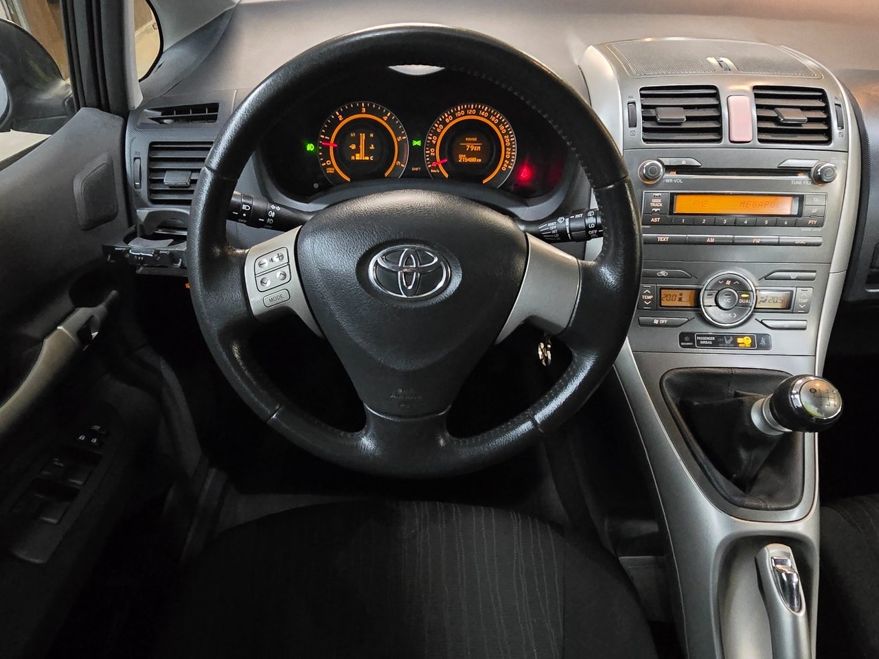 Toyota Auris 2008, bild 6/8