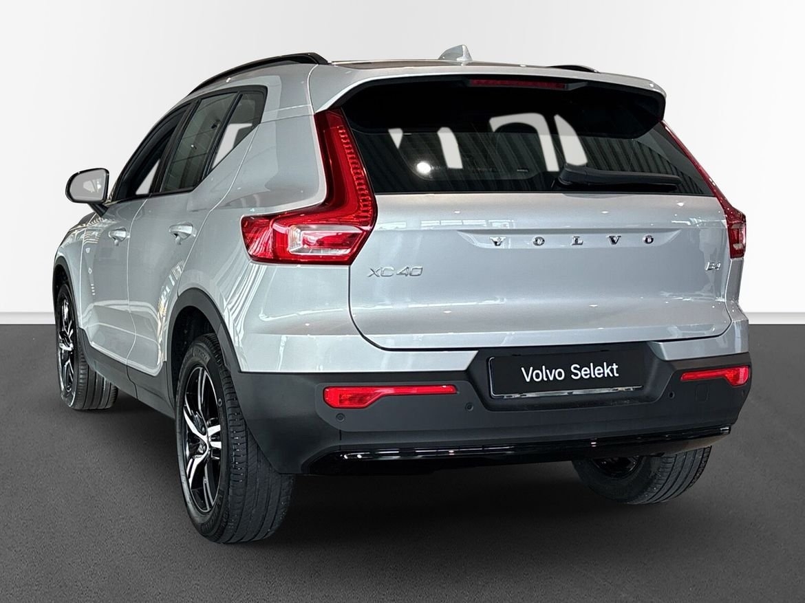 Volvo XC40 B4 FWD Bensin Plus Dark 2025, bild 2/10