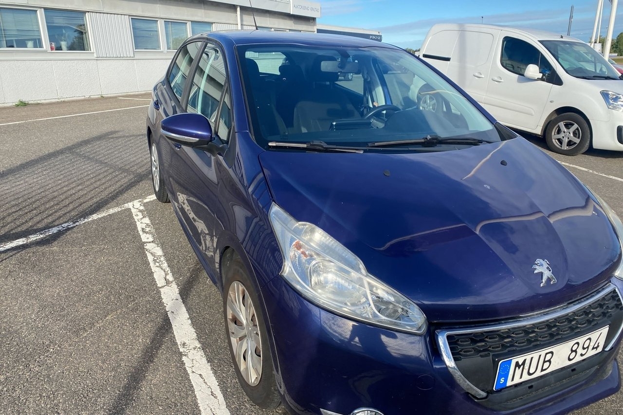 Peugeot 208 Active 1.4 HDi 68HK 2012, bild 2/10