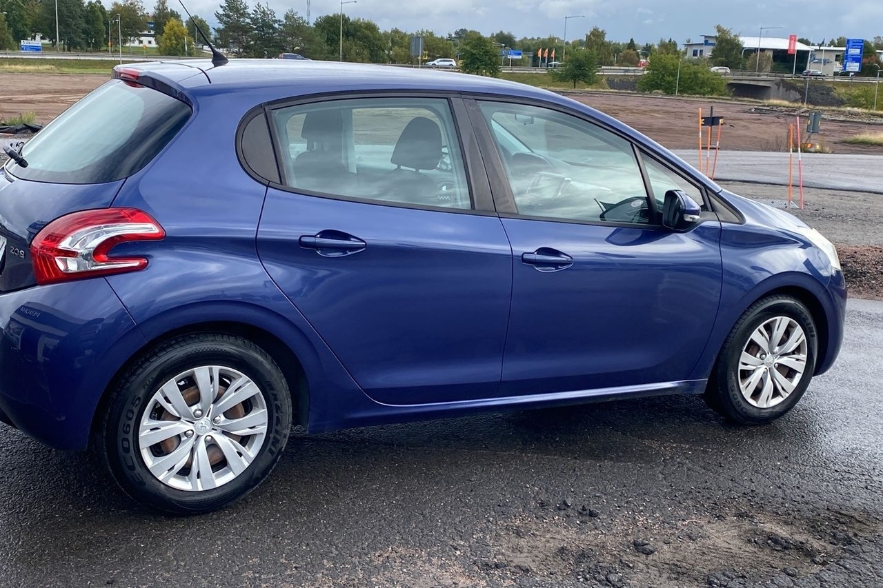 Peugeot 208 Active 1.4 HDi 68HK 2012, bild 4/10