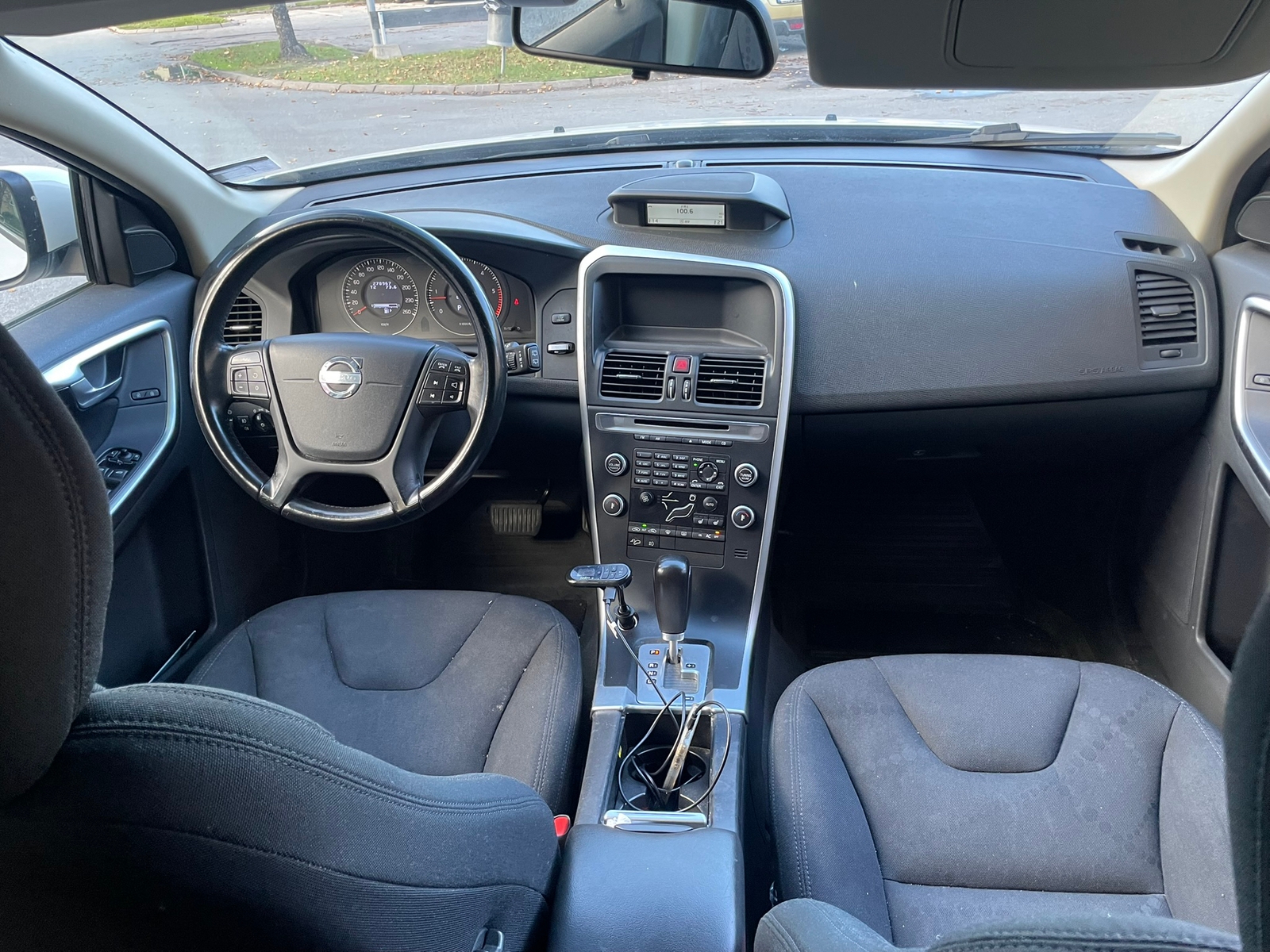 Volvo XC60 2.4D AWD Geartronic 2010, bild 6/6