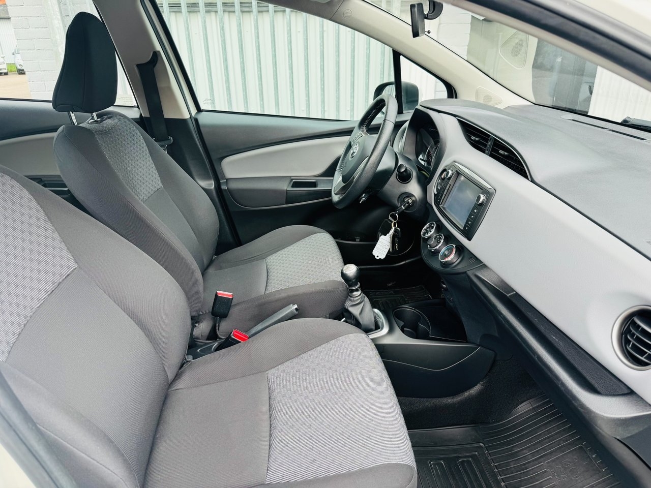 Toyota Yaris 1.33 VVT-i 99HK ACTIVE 5-D 2014, kuva 5/10