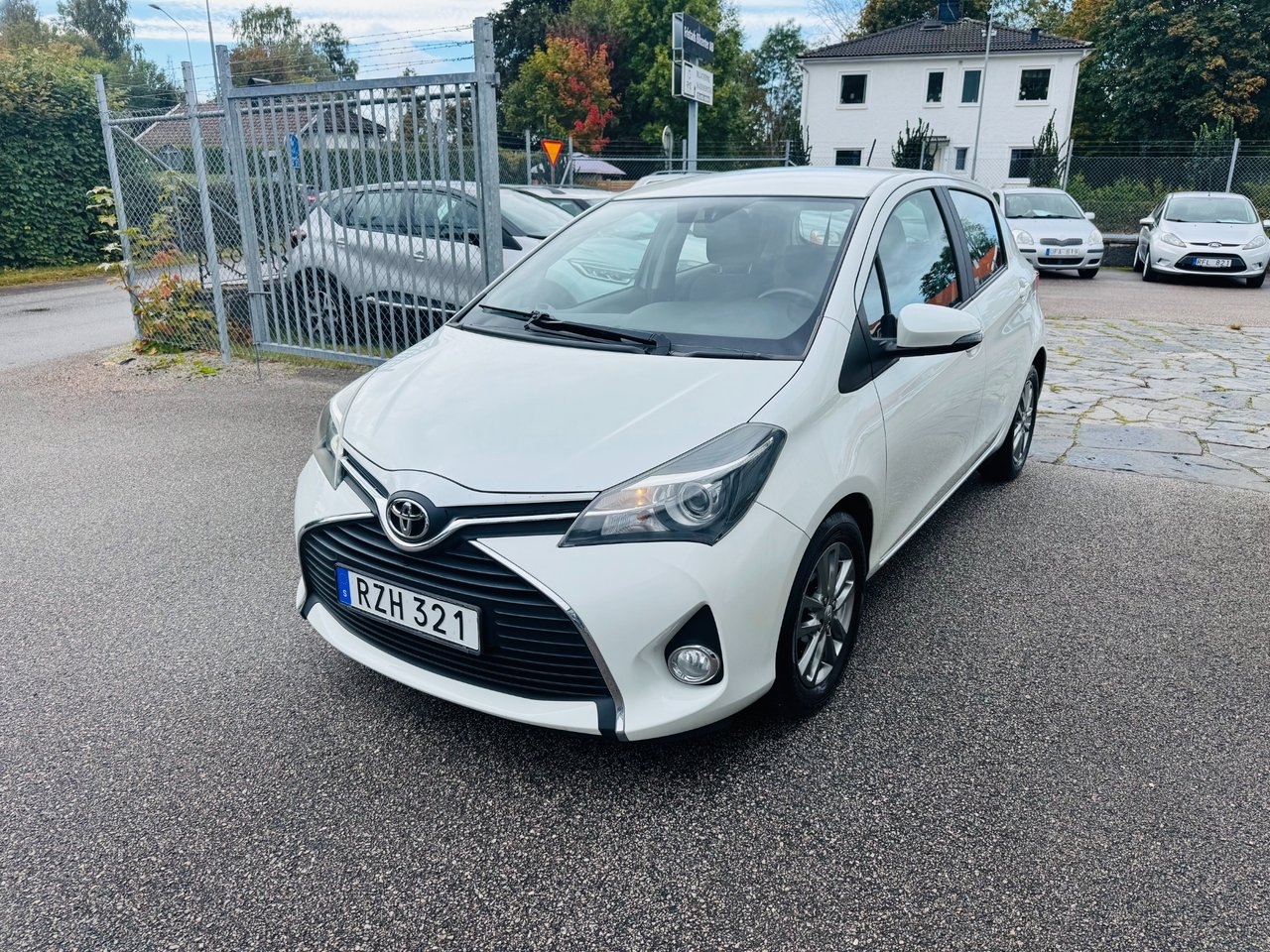 Toyota Yaris 1.33 VVT-i 99HK ACTIVE 5-D 2014, kuva 2/10