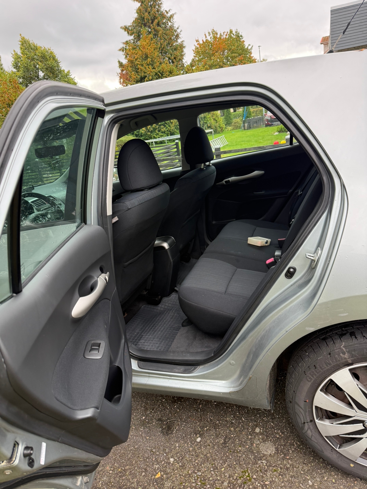 Toyota Auris 5-dörrar 2.0 D-4D Manuell 2009, kuva 4/8