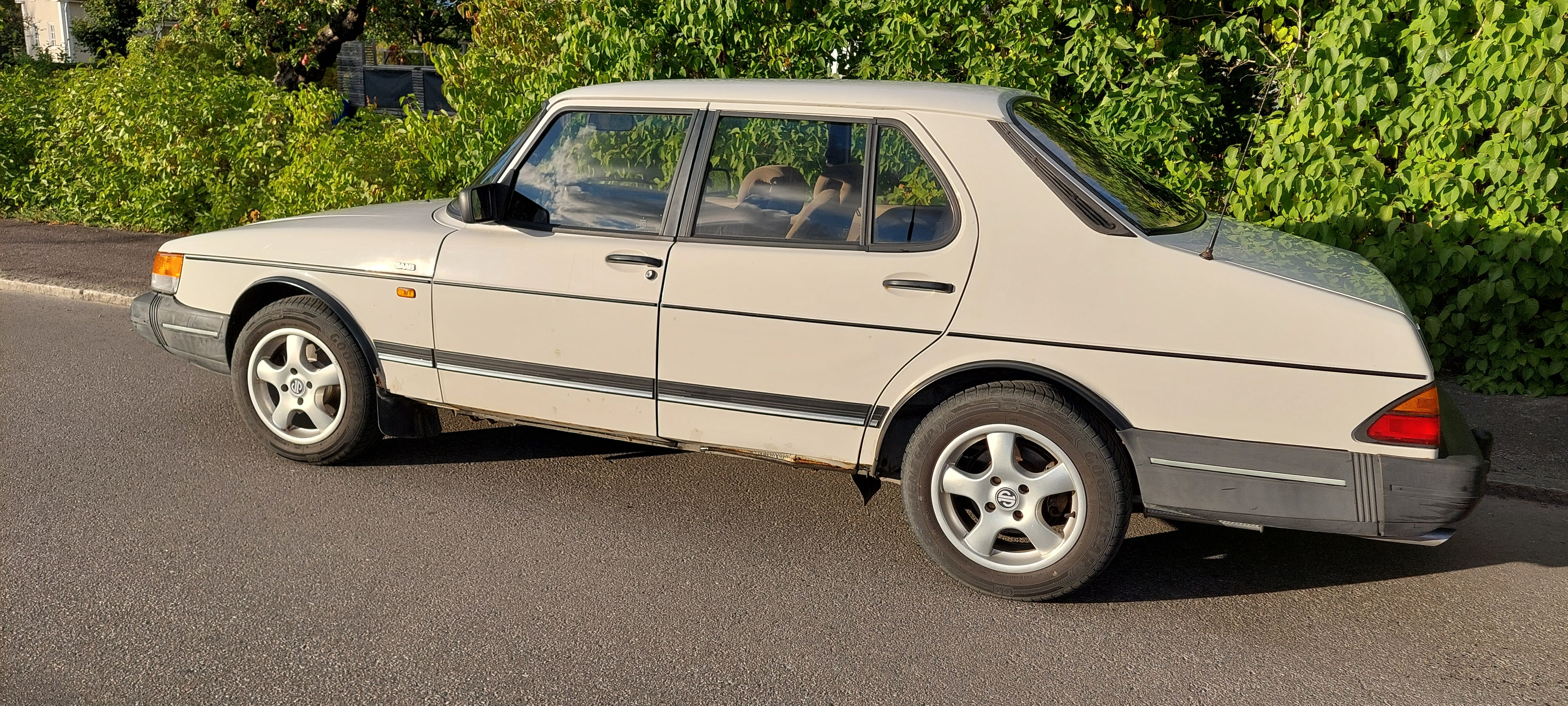 Saab 900 4-dörrars Sedan 2.1 Manuell 1992, kuva 2/6