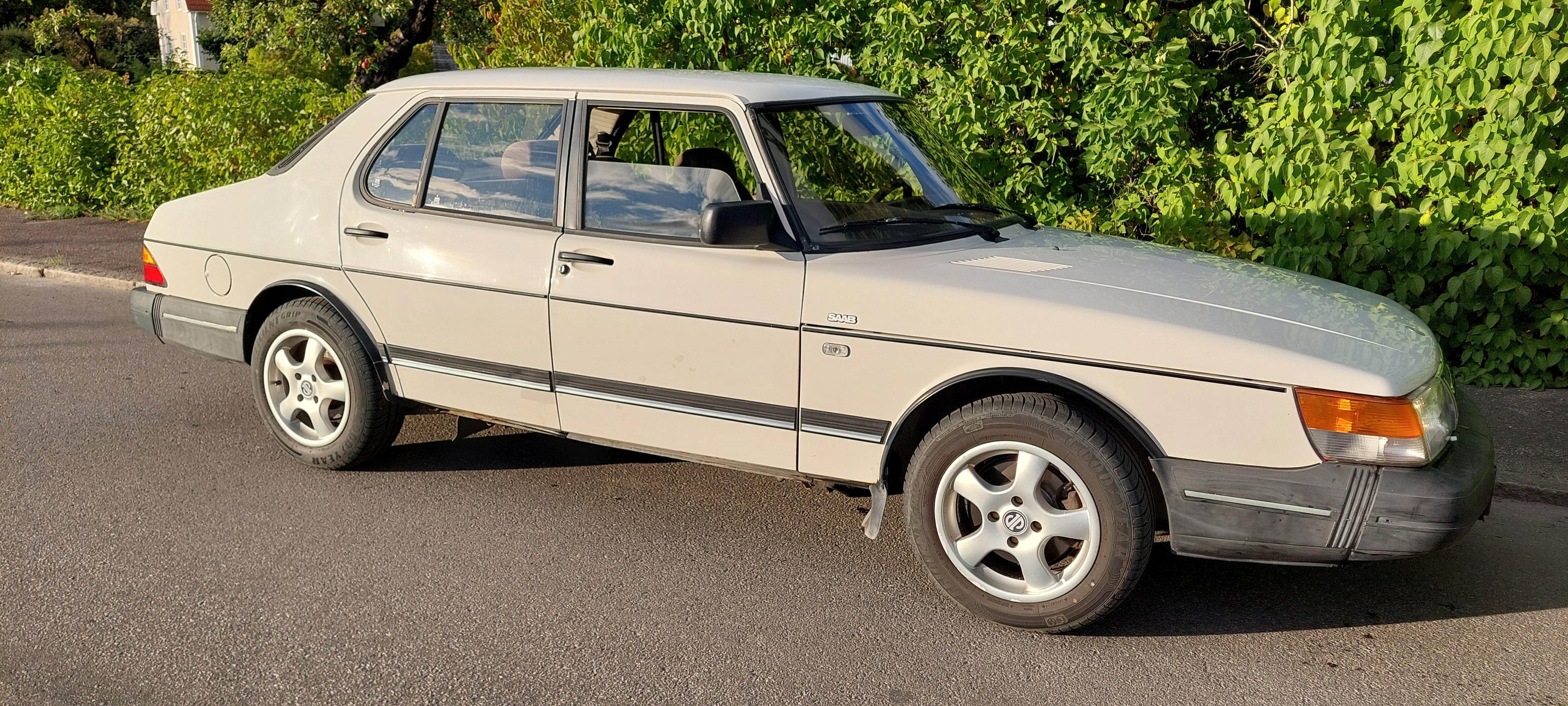 Saab 900