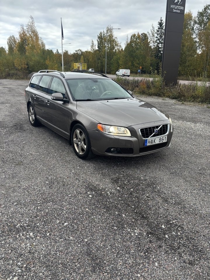 Volvo V70 2.4D Momentum Euro 4 2008, bild 3/4