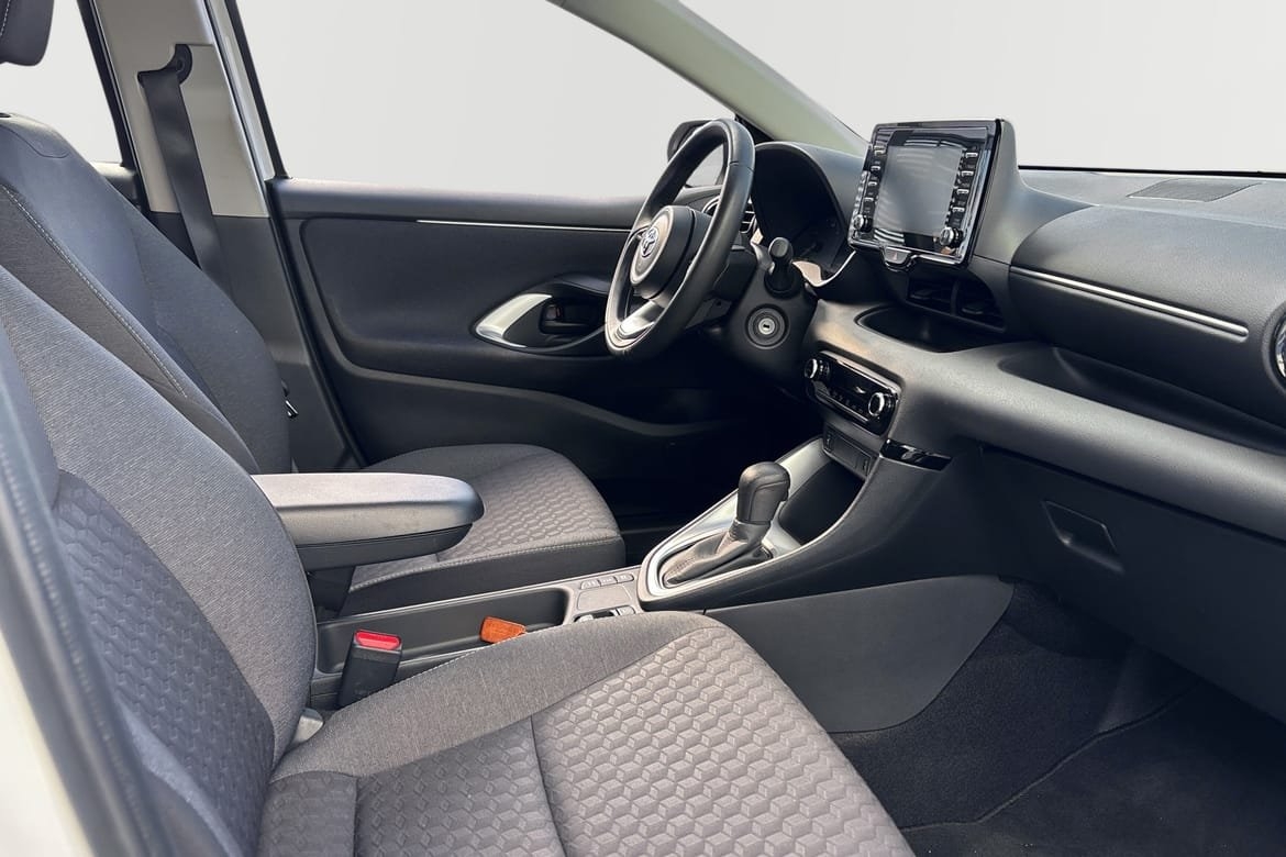 Toyota Yaris Hybrid 2023, bild 7/10