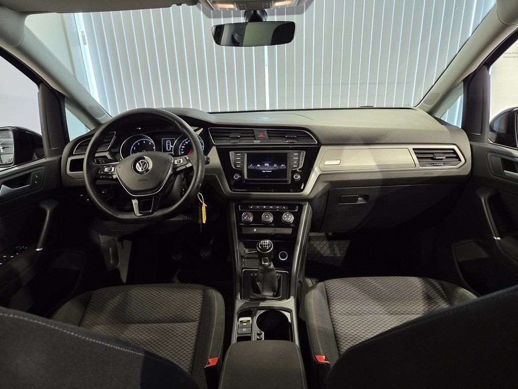 Volkswagen Touran 2017, kuva 5/10