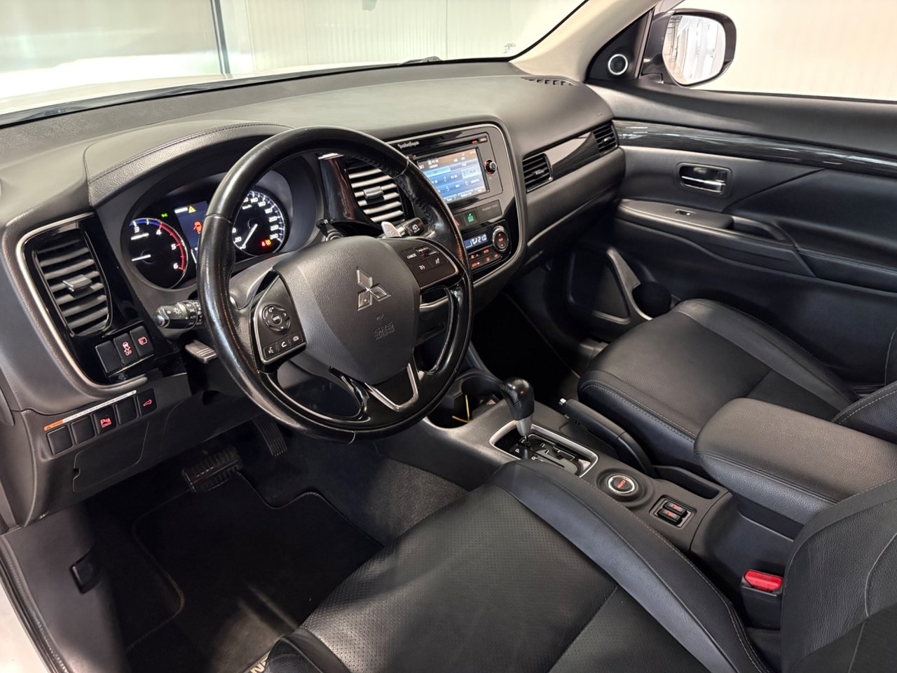 Mitsubishi Outlander 2.2 DI-D Business 2016, bild 7/10