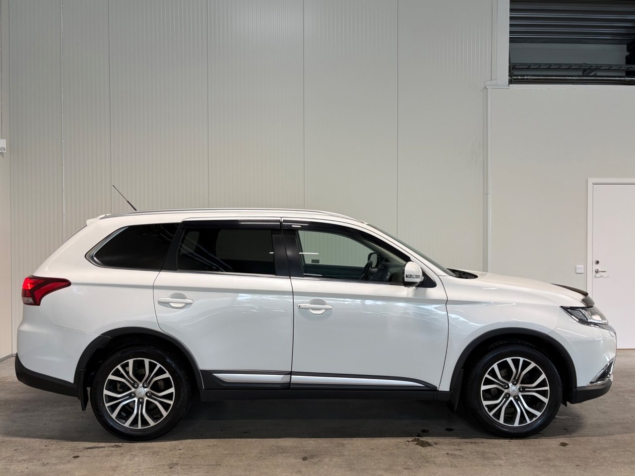 Mitsubishi Outlander 2.2 DI-D Business 2016, bild 2/10