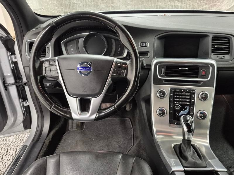 Volvo V60 Cross Country D4 AWD 2017, bild 6/7