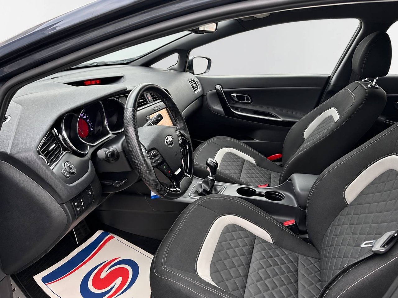 Kia Ceed 2016, bild 5/10