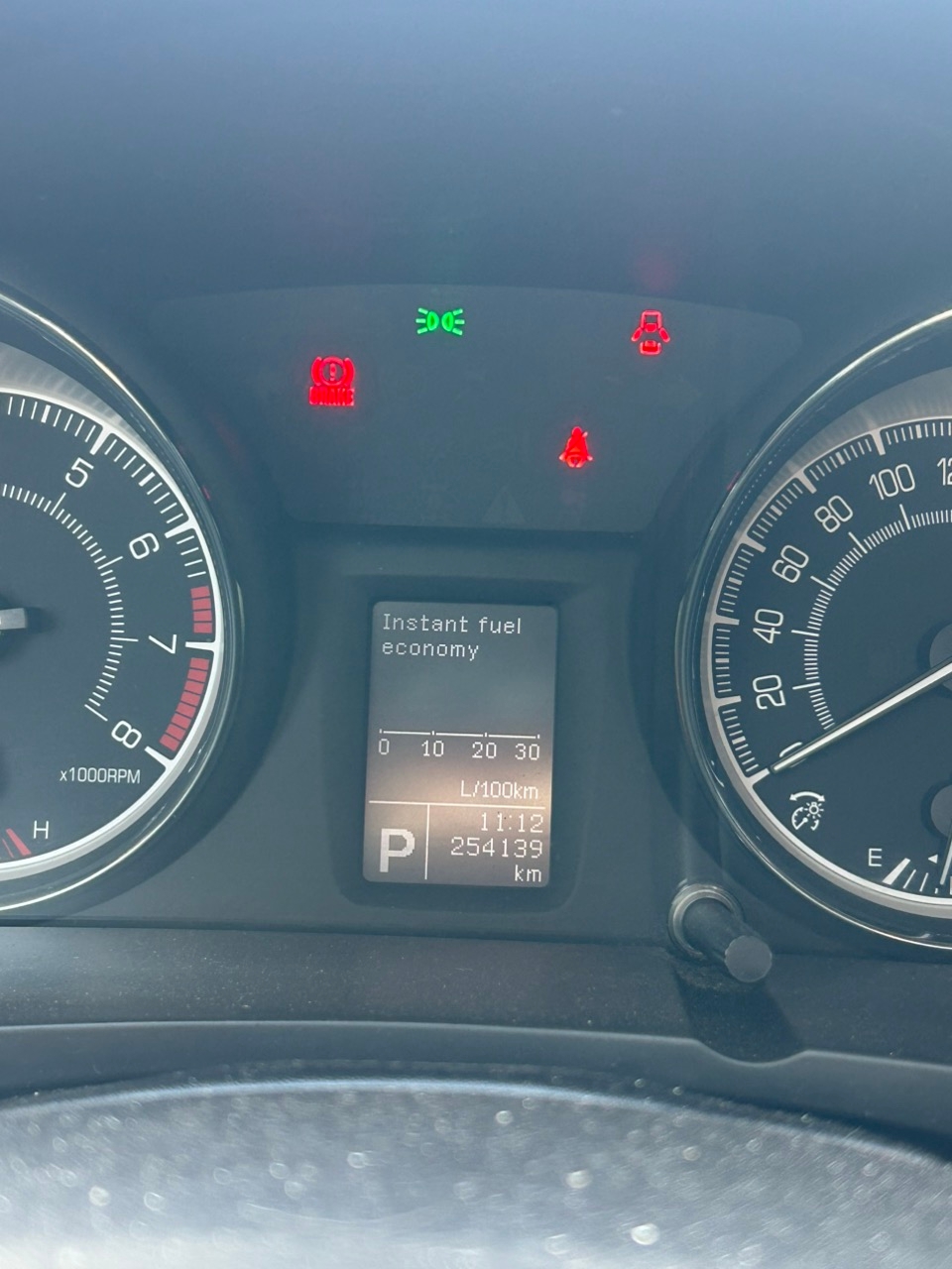 Suzuki Kizashi 2.4 DOHC 16V VVT 4x4 CVT 2011, bild 8/8