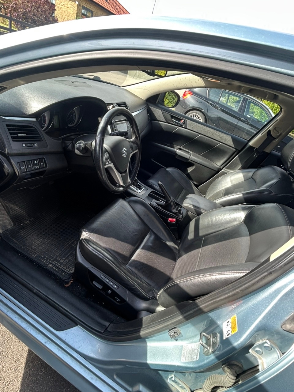 Suzuki Kizashi 2.4 DOHC 16V VVT 4x4 CVT 2011, bild 7/8