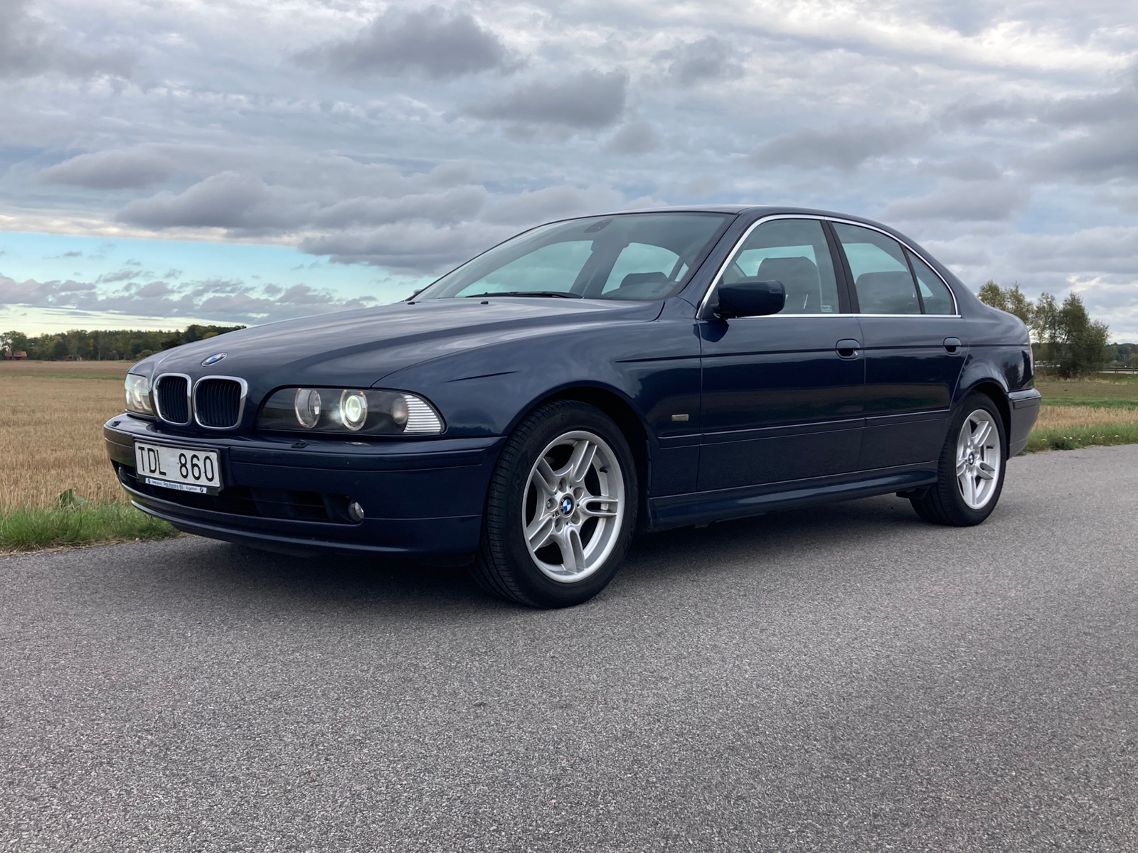 BMW 520 i 2002, photo 2/6