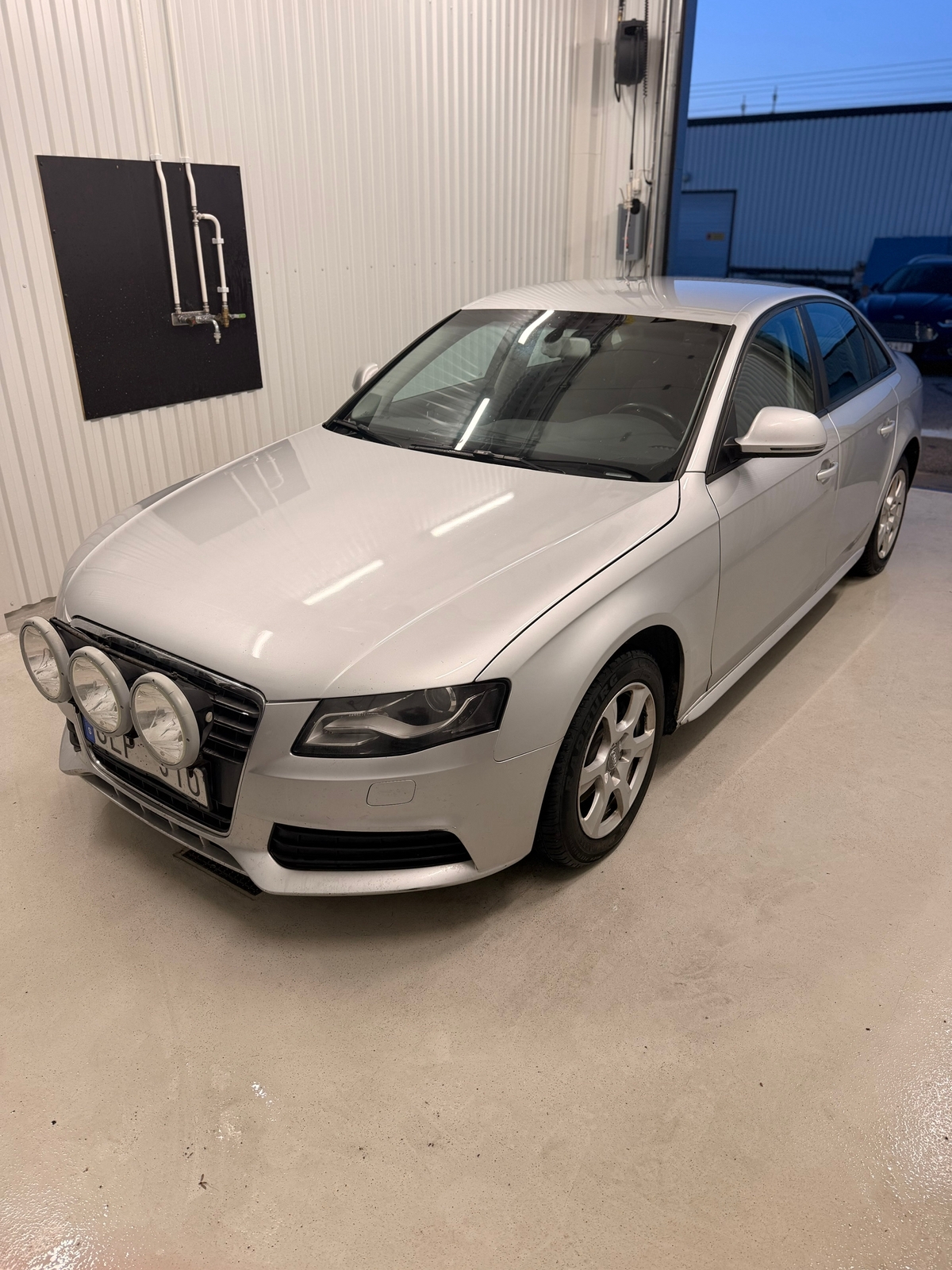 Audi A4 Sedan 2.0 TDI DPF Manuell 2009, kuva 4/9