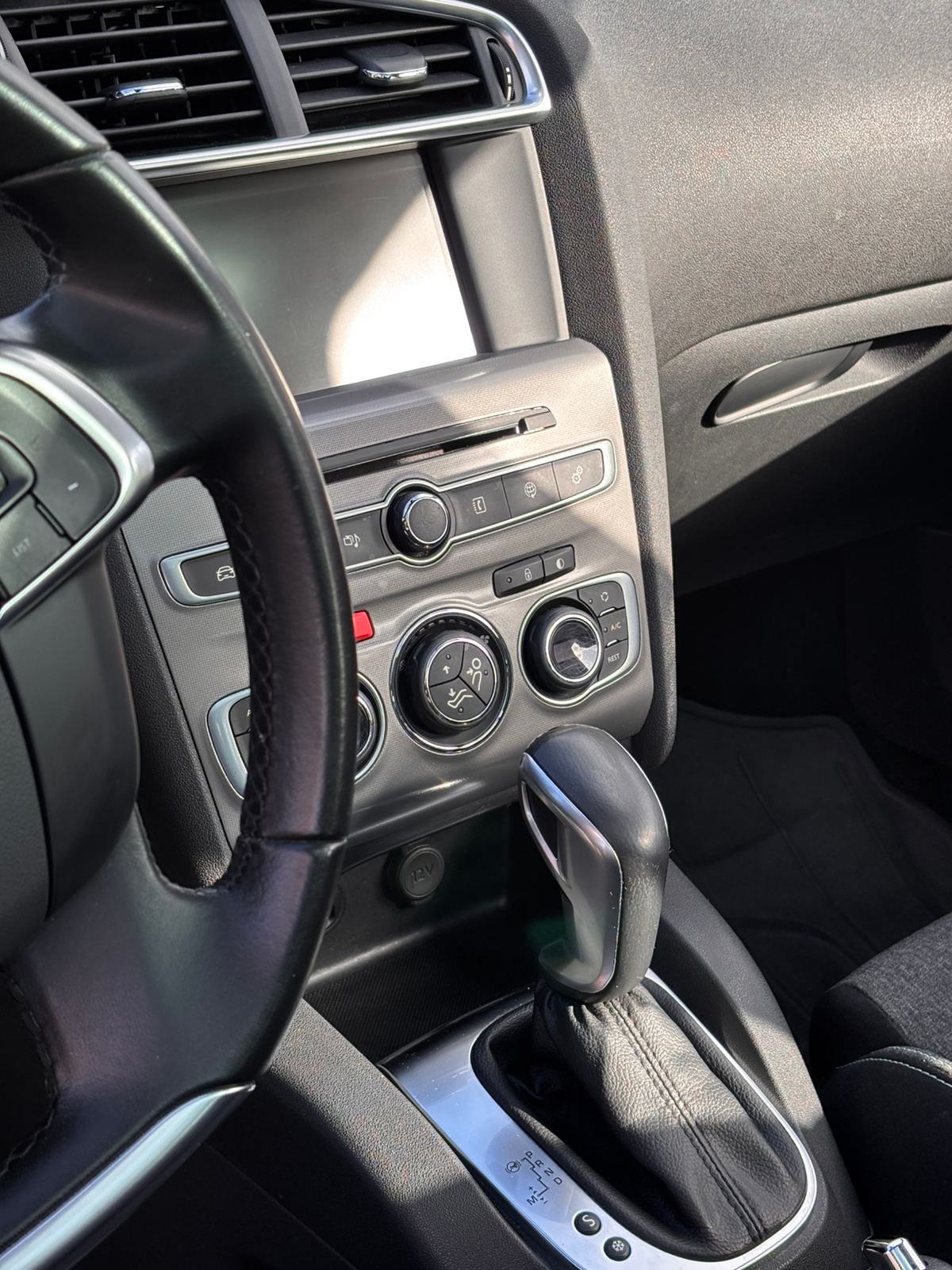 Citroen C4 1.2 e-THP EAT 2016, bild 7/8