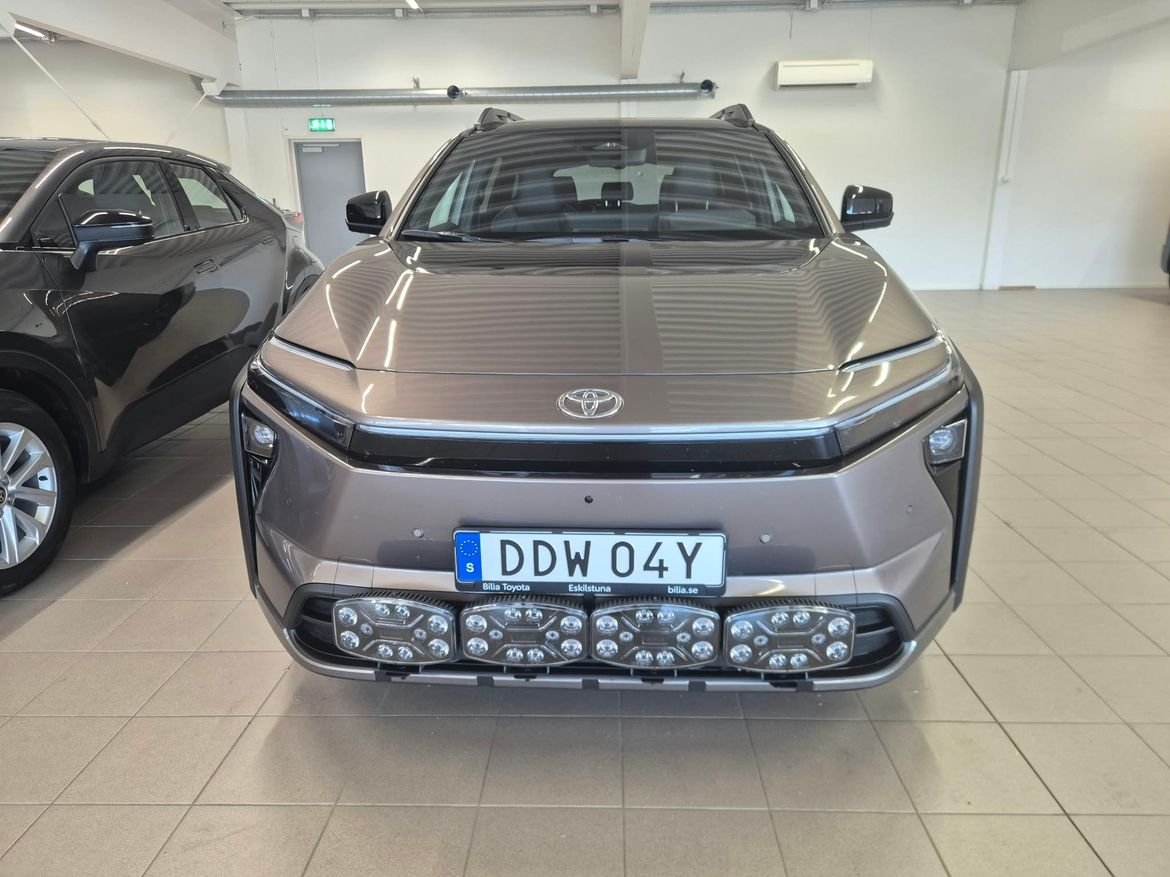 Toyota bZ4X Touring 2026, bild 2/5