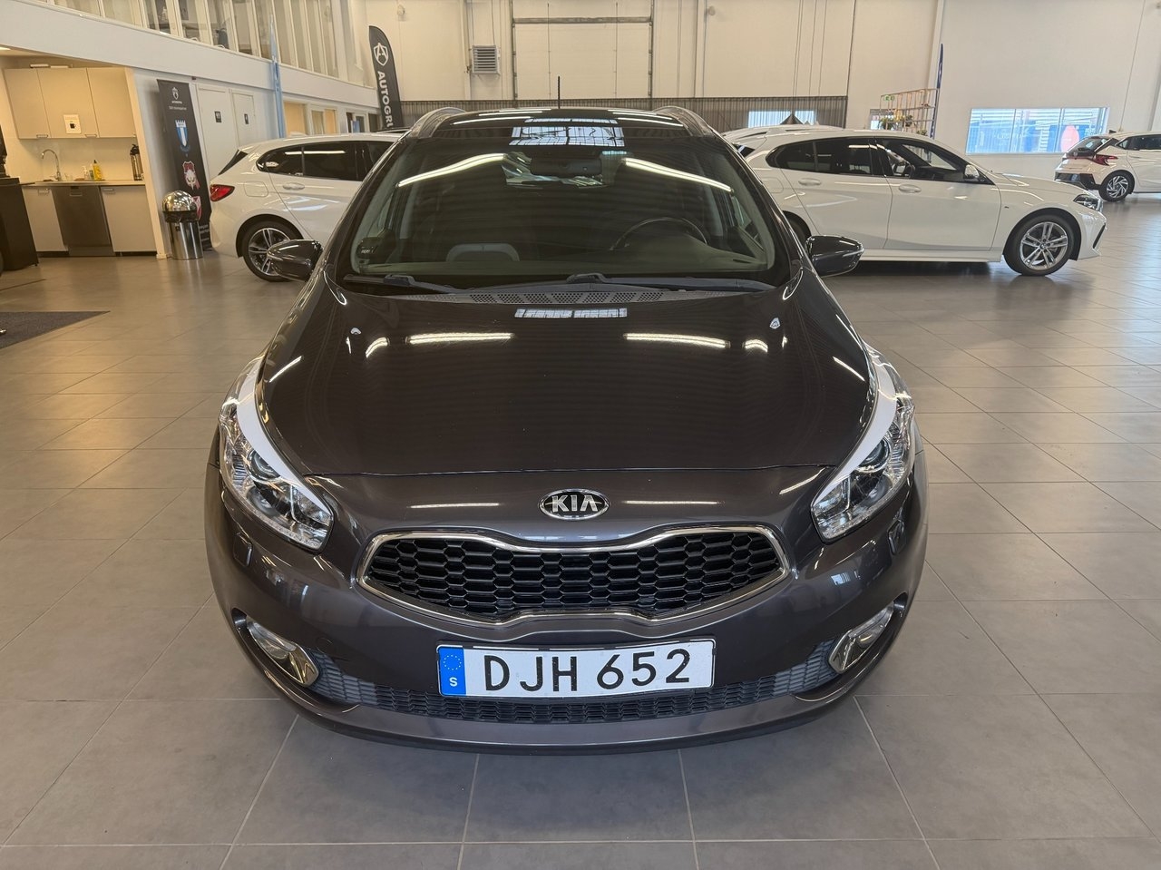 Kia Ceed cee'd 1.6 CRDi EX 2014, bild 2/12