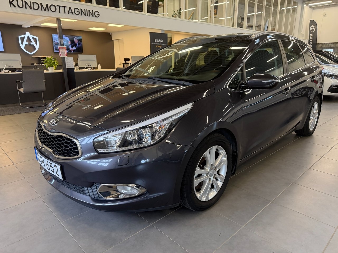 Kia Ceed cee'd 1.6 CRDi EX 2014, bild 3/12