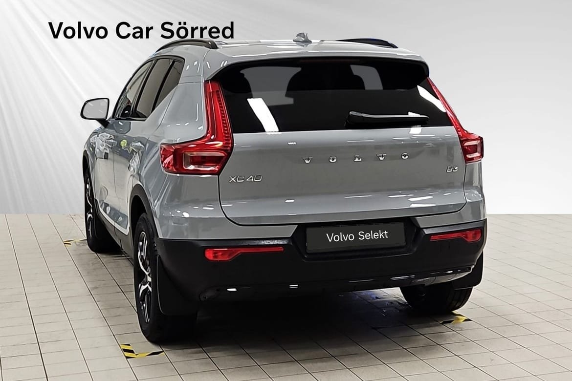 Volvo XC40 B3 FWD Bensin Plus Dark, Drag 2025, bild 4/10