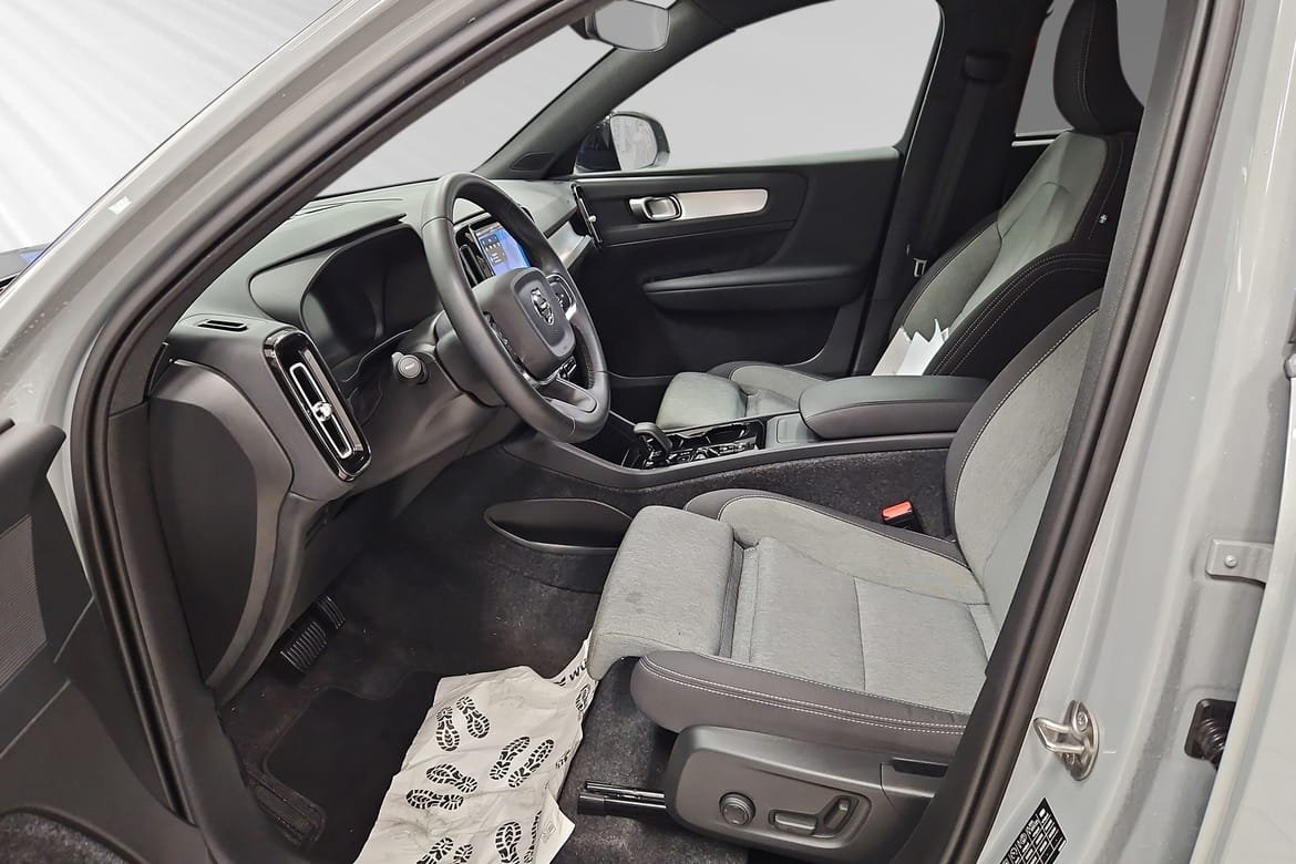Volvo XC40 B3 FWD Bensin Plus Dark, Drag 2025, bild 7/10