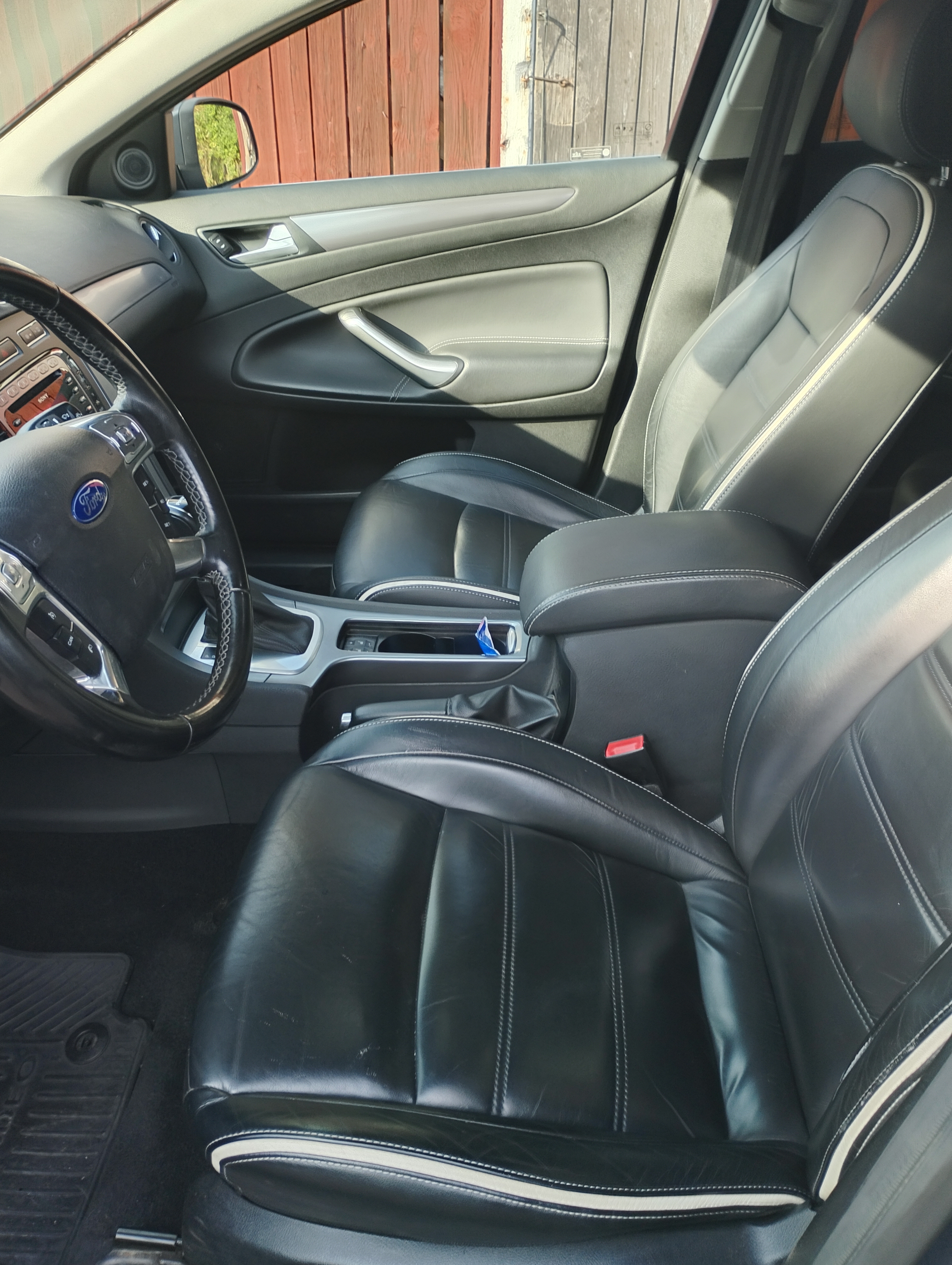 Ford Mondeo Kombi 2.0 TDCi Powershift 2011, kuva 5/6