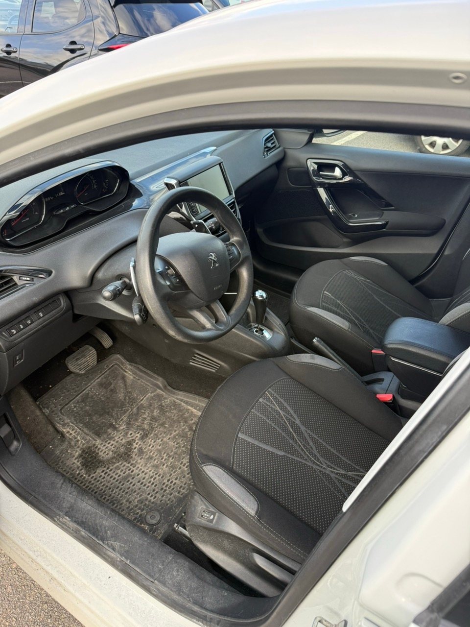Peugeot 208 5-dörrar 1.4 e-HDi 68 8v EGS 2015, bild 5/10