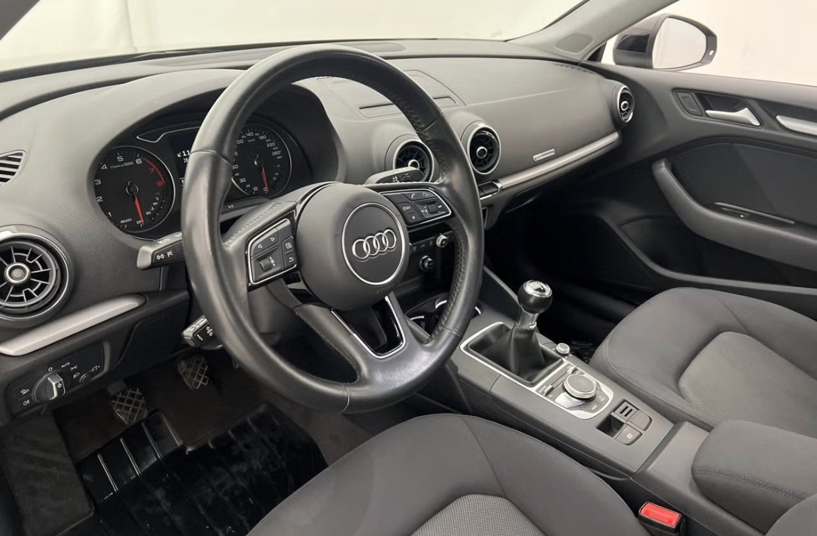 Audi A3 Sportback 35 TFSI Manuell 2020, bild 4/6