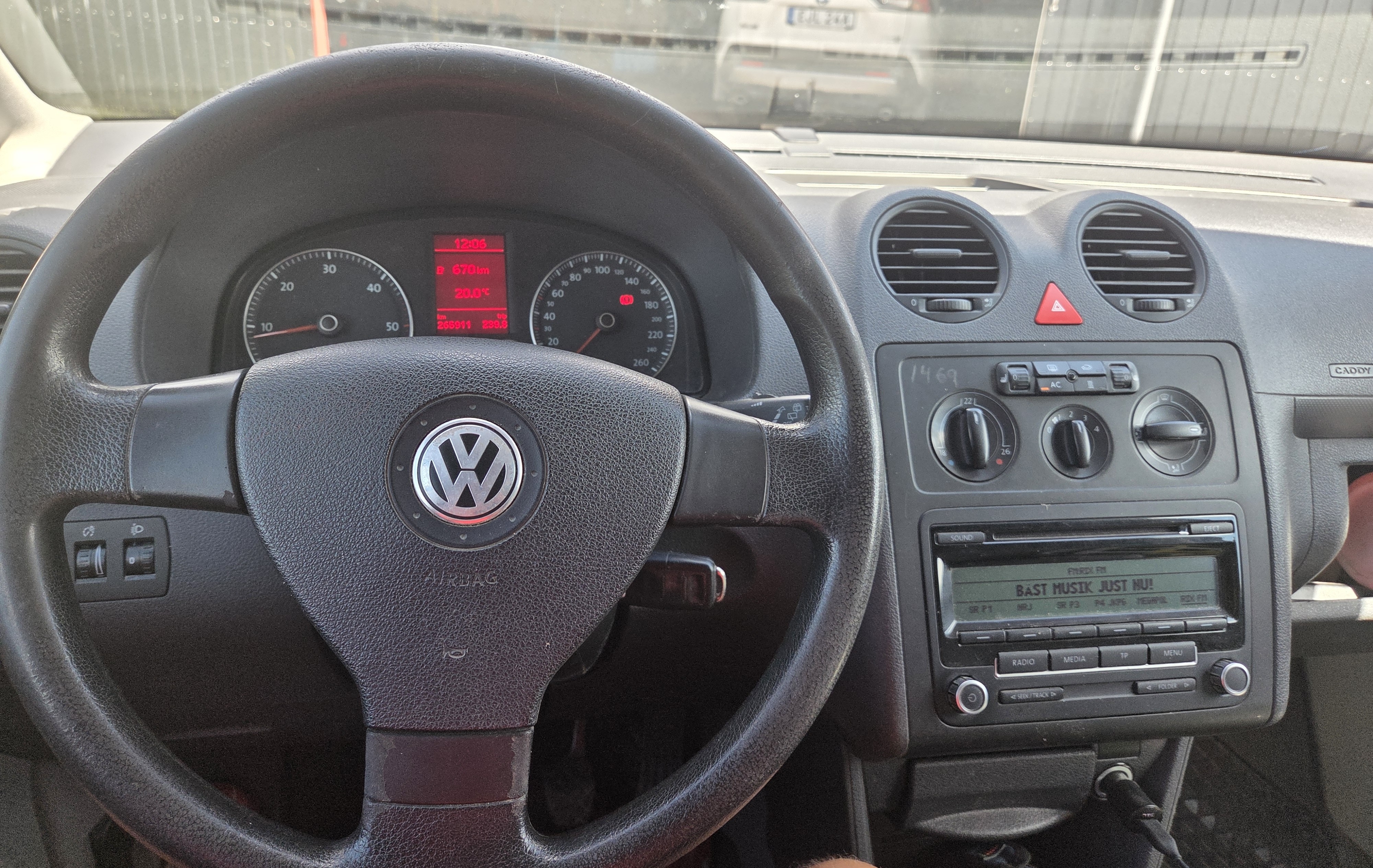 Volkswagen Caddy Maxi 2010, kuva 4/4