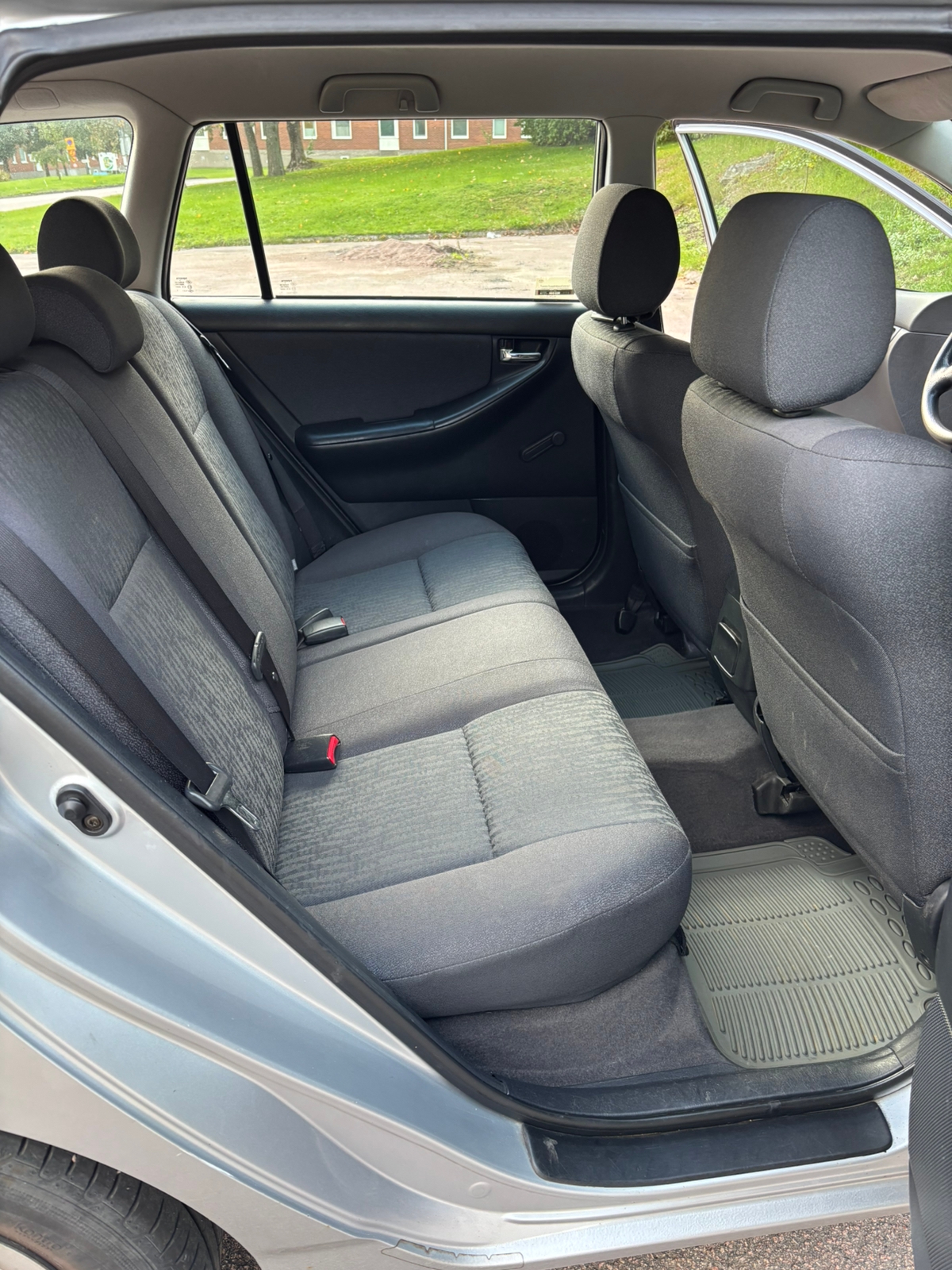 Toyota Corolla Kombi 1.6 VVT-i Manuell 2004, bild 5/6