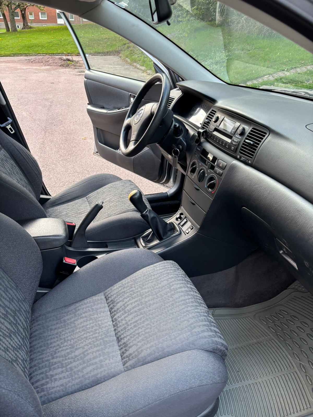 Toyota Corolla Kombi 1.6 VVT-i Manuell 2004, bild 2/6