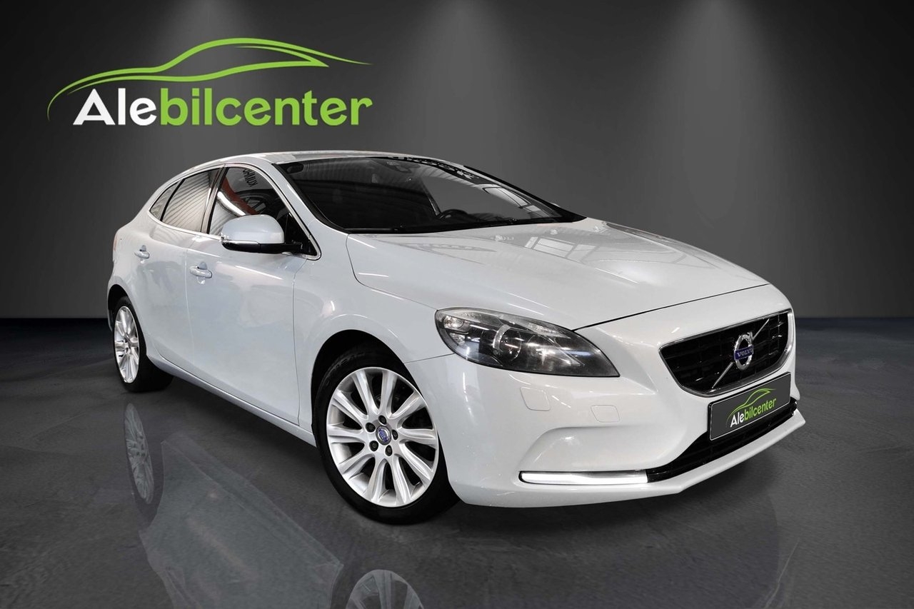 Volvo V40 D2 Summum Euro 5 2013, photo 2/10