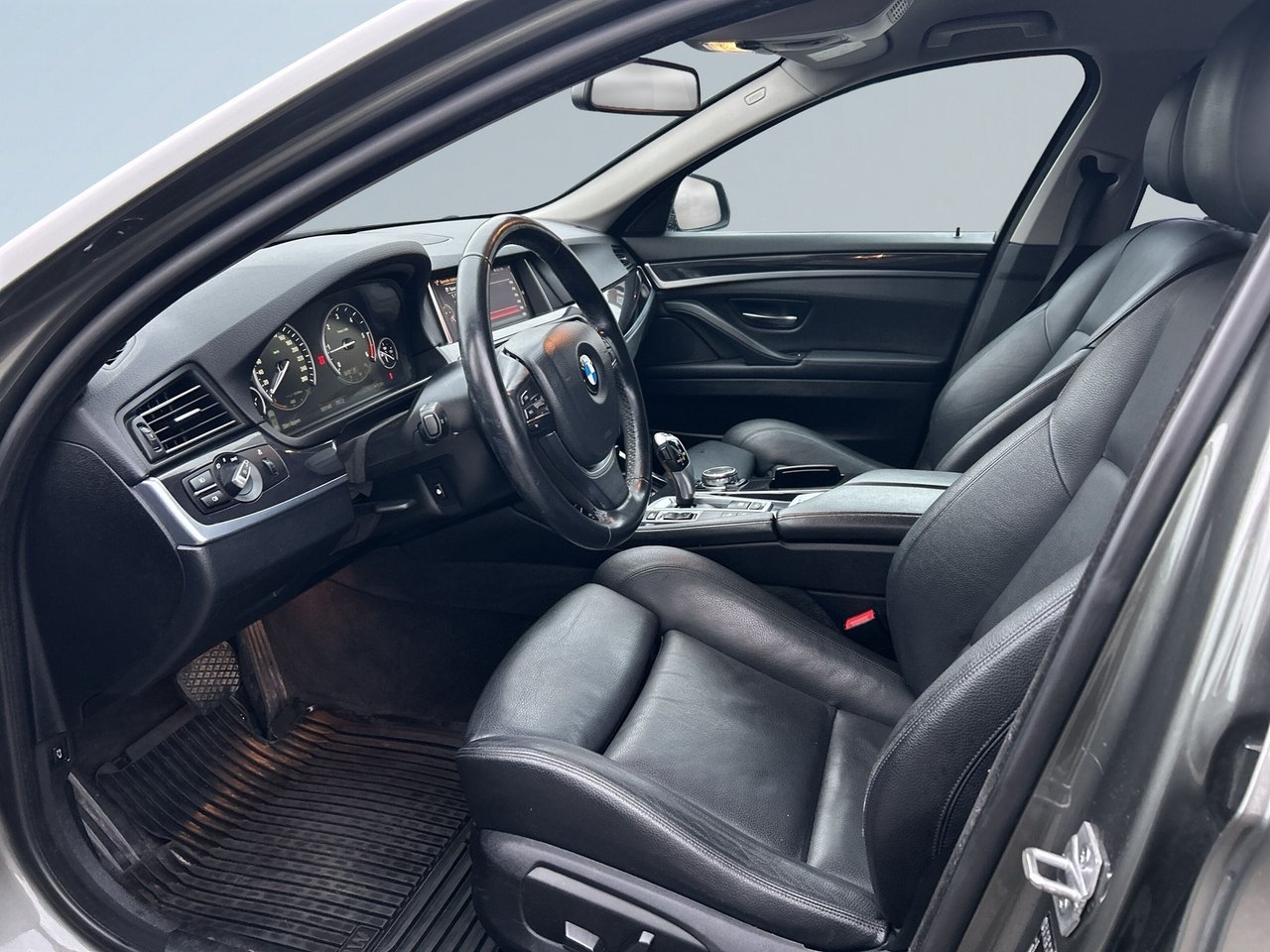 BMW 520 2015, photo 7/10