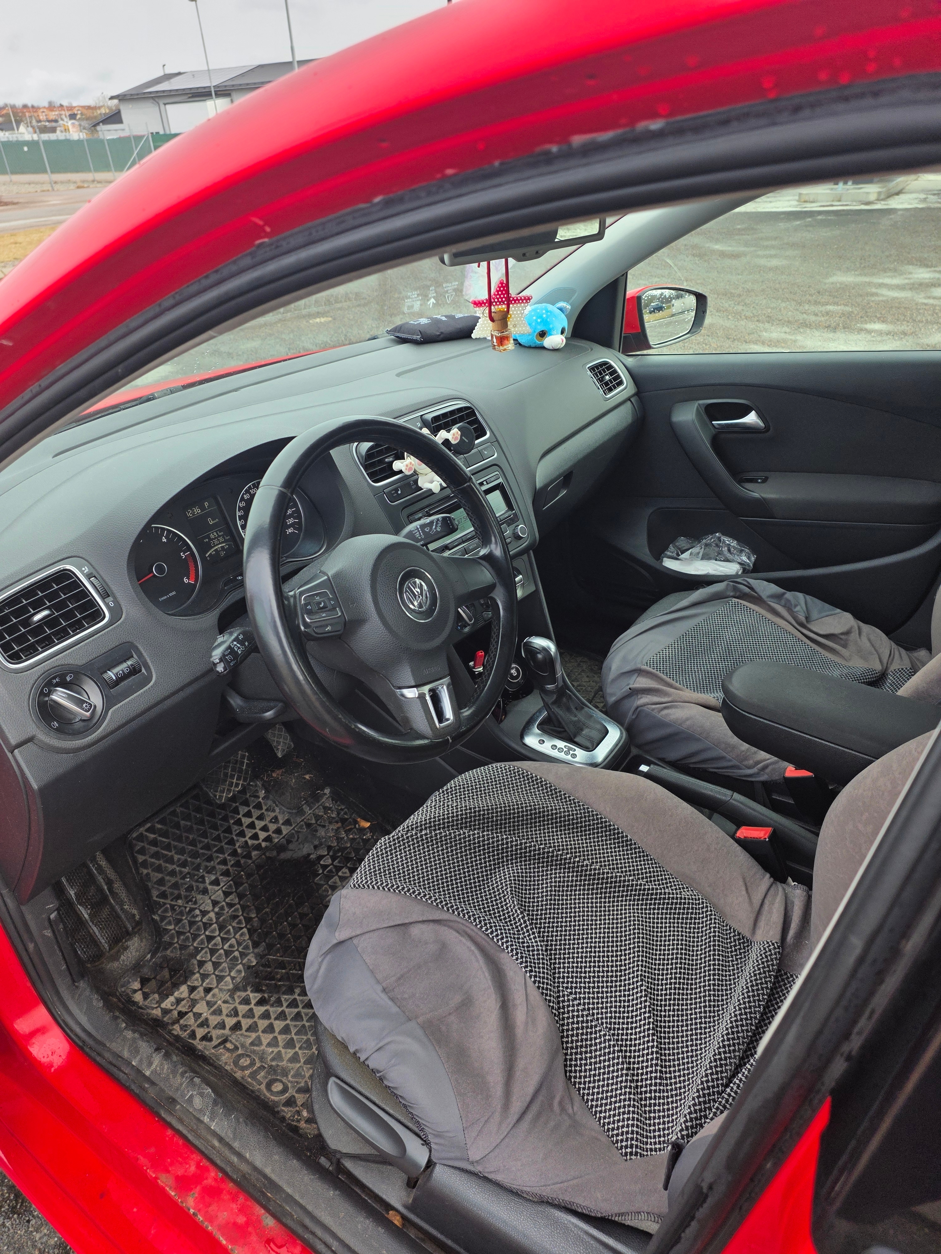 Volkswagen Polo 2011, bild 4/6