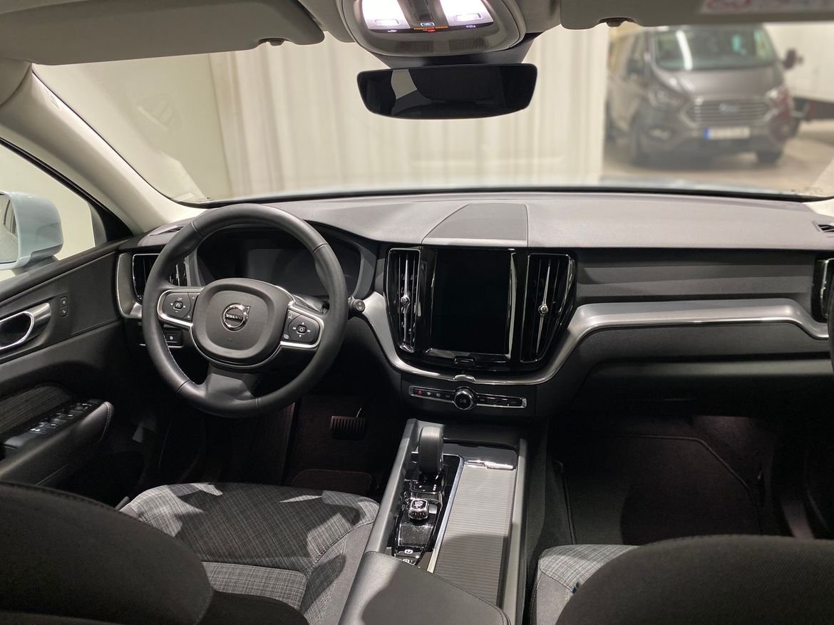 Volvo XC60 T6 Core Special Edition 2025, bild 2/19