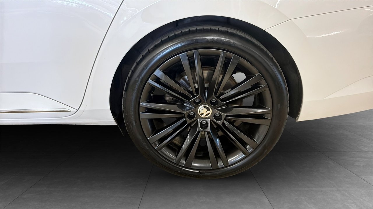 Skoda Superb 2020, photo 6/10