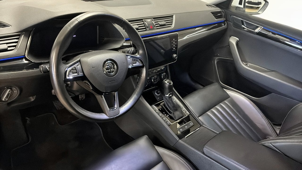 Skoda Superb 2020, photo 7/10