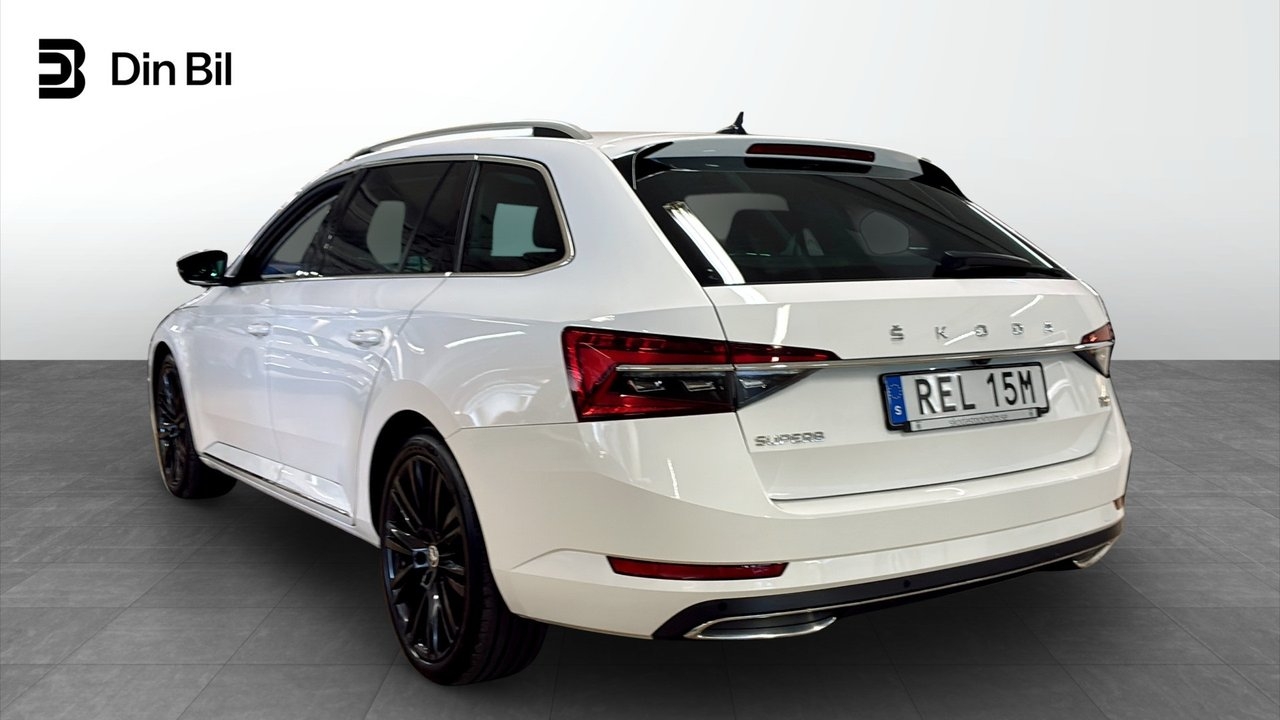 Skoda Superb 2020, photo 3/10