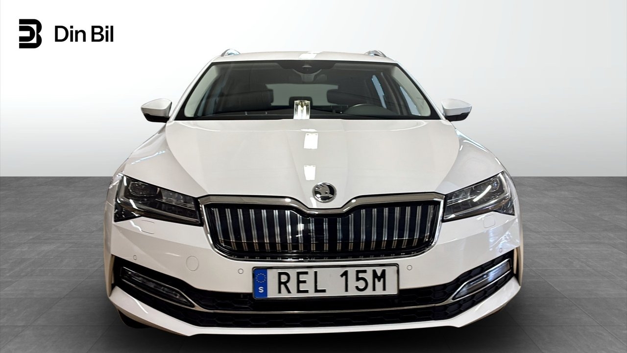 Skoda Superb 2020, photo 4/10